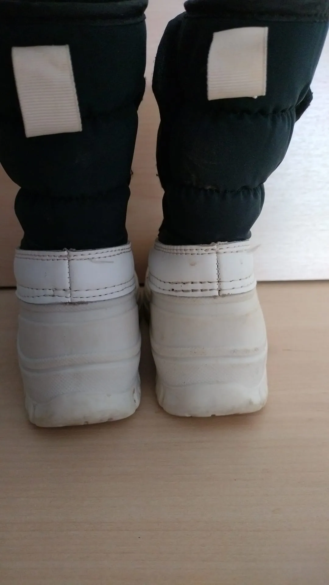 Pre Loved Roarsome (Dinoski) Kids Snow Boots Size EU32 (378)